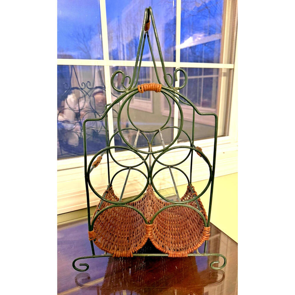 Vtg 5 Bottle Metal Wine/rolling pin Rack Holder Wicker Bottom Wooden Handle
